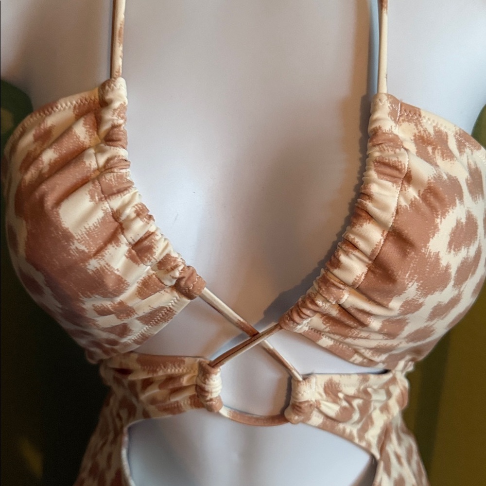 Cutout Leopard Print One-Piece Swimsuit - Cream & Tan - Picture 3 of 4